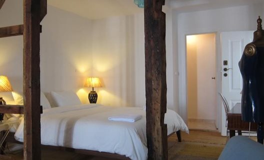 Hostal The Independente & Suites