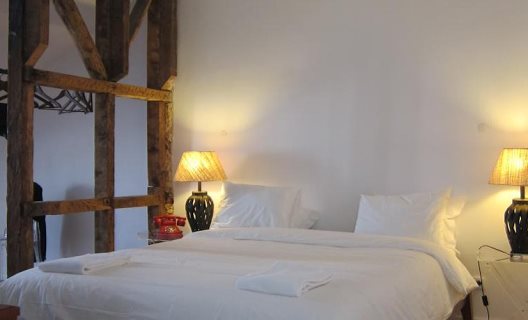 Hostal The Independente & Suites