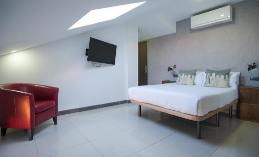 Hostal The Lights Suites