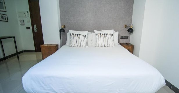 Hostal The Lights Suites