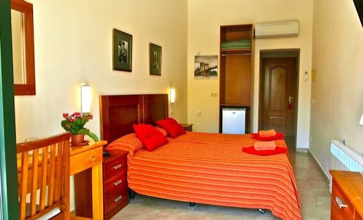Hostal Tirso Plaza