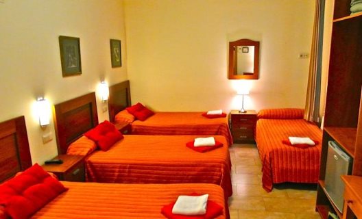 Hostal Tirso Plaza
