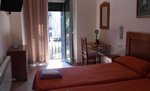 Hostal Tirso Plaza