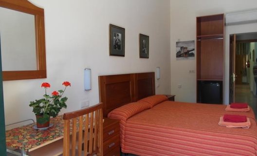 Hostal Tirso Plaza