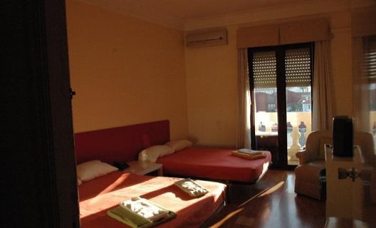 Hostal Truthostel