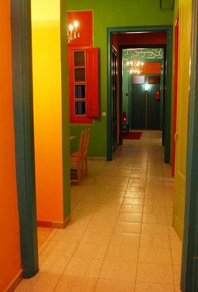 Hostal V Downtown