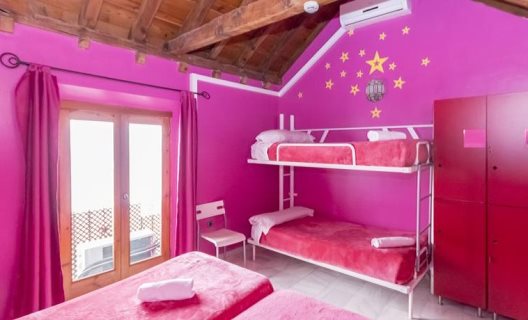 Hostal White Nest