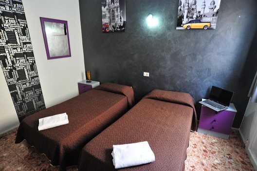 Hostel Alcaravaneras