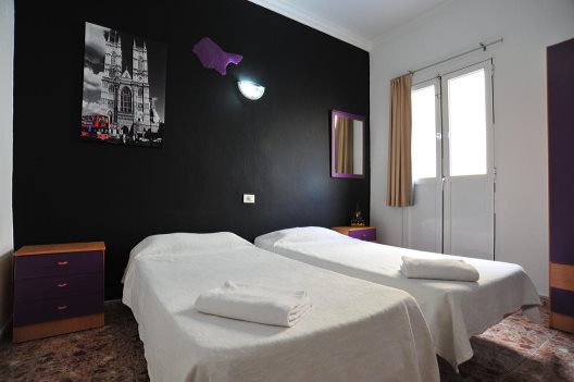 Hostel Alcaravaneras