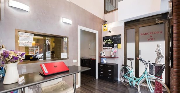 Hostel Barcelona And You Sagrada Familia