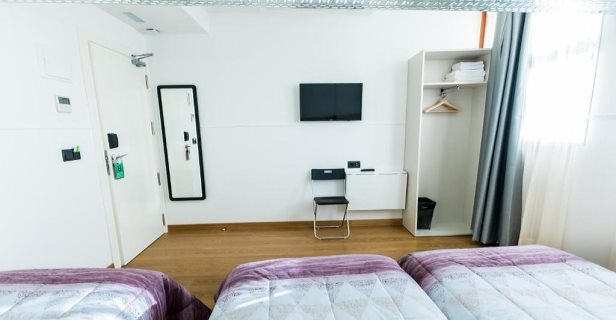 Hostel Far Home Bernabeu