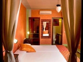 Hotel 100% Fun
