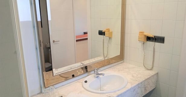 Hotel 153
