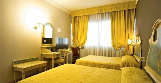 Hotel Aaron