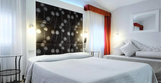 Hotel Aaron