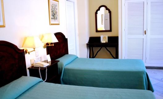 Hotel Abril