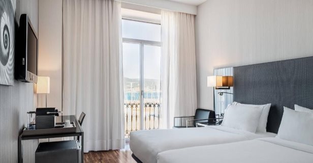 Hotel Ac Palacio Universal