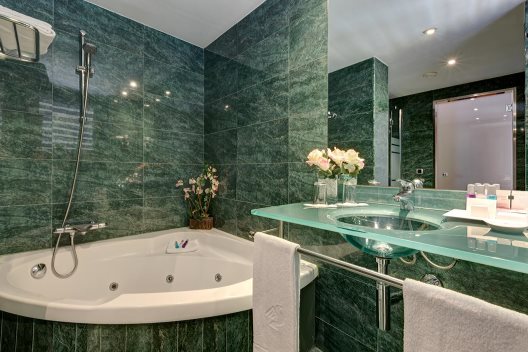 Hotel Acevi Villarroel