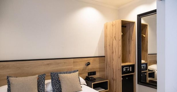 Hotel Adonis Capital