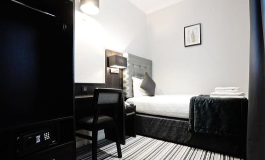 Hotel Airways Victoria London