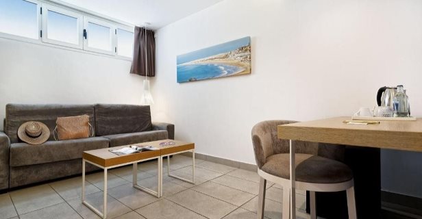 Hotel Akeah Broncemar