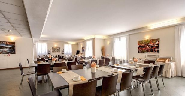 Hotel Alba Torre Maura