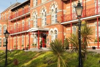 Hotel Ambassador & Health Club