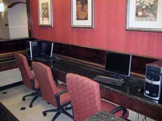 Hotel Amerik Suites-behind Mall Del Norte