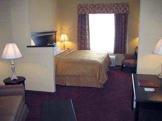 Hotel Amerik Suites-behind Mall Del Norte