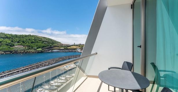 Hotel Angra Marina
