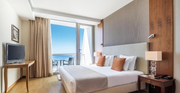 Hotel Angra Marina