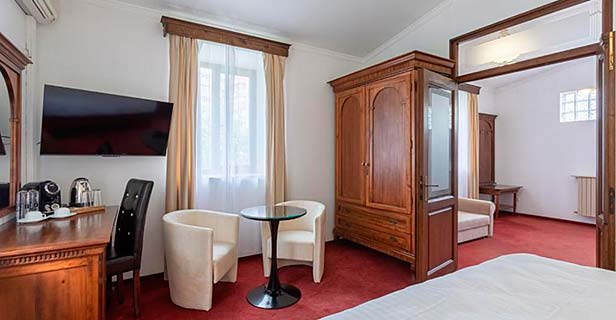 Hotel Arc De Triomphe By Citybookings