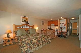 Hotel Aston Lakeland Village