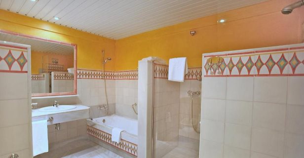 Hotel Azz Guadacorte Campo De Gibraltar