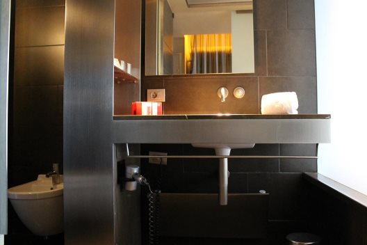 Hotel B