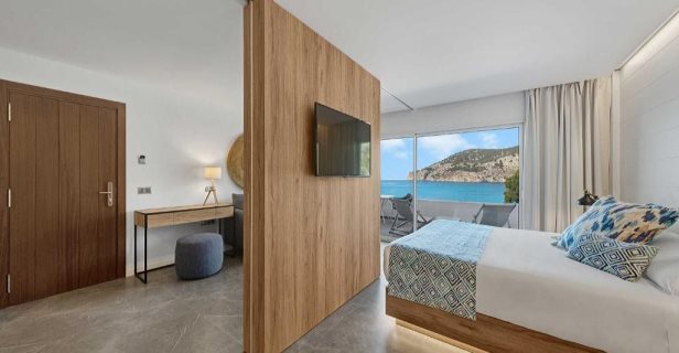 Hotel Bahia Camp De Mar Suites