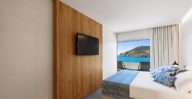Hotel Bahia Camp De Mar Suites