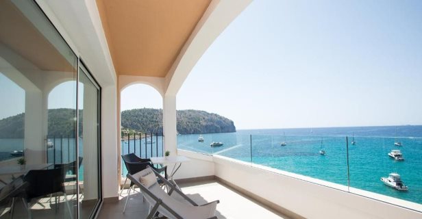 Hotel Bahia Camp De Mar Suites