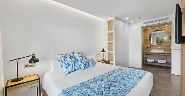 Hotel Bahia Camp De Mar Suites