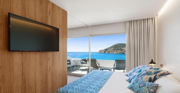 Hotel Bahia Camp De Mar Suites