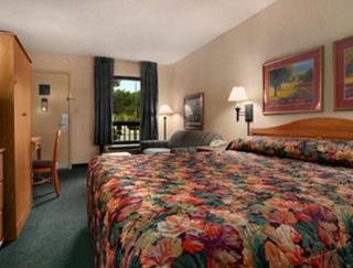 Hotel Baymont Inn & Suites