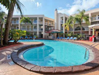 Hotel Baymont Inn & Suites Near Busch Garden