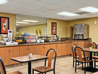 Hotel Baymont Inn & Suites Near Busch Garden