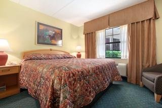 Hotel Baymont Inn & Suites Tampa Conference