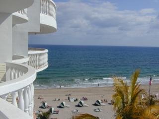 Hotel Beachcomber Oceanfront Resort & Villas