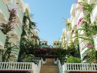 Hotel Bellacasa Suite's & Club