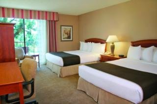 Hotel Beverly Garland's Holiday Inn