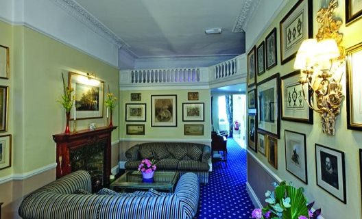Hotel Blooms Townhouse
