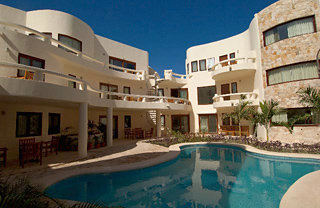 Hotel Blue Parrot Suites
