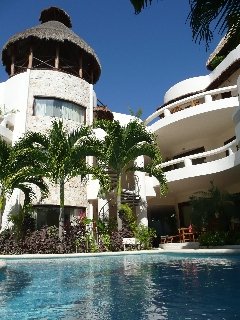 Hotel Blue Parrot Suites